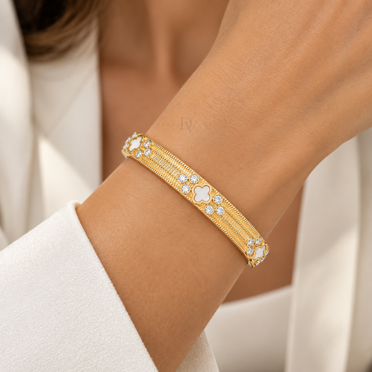 Ivory Clover Station | Mother-of-Pearl Bangle