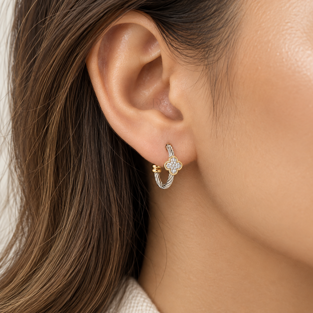 Lumière Twist | Two-Tone Clover Hoops
