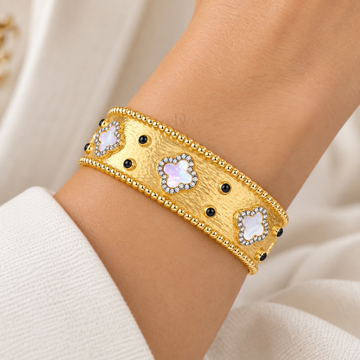 Midnight Clover | Mother-of-Pearl Cuff